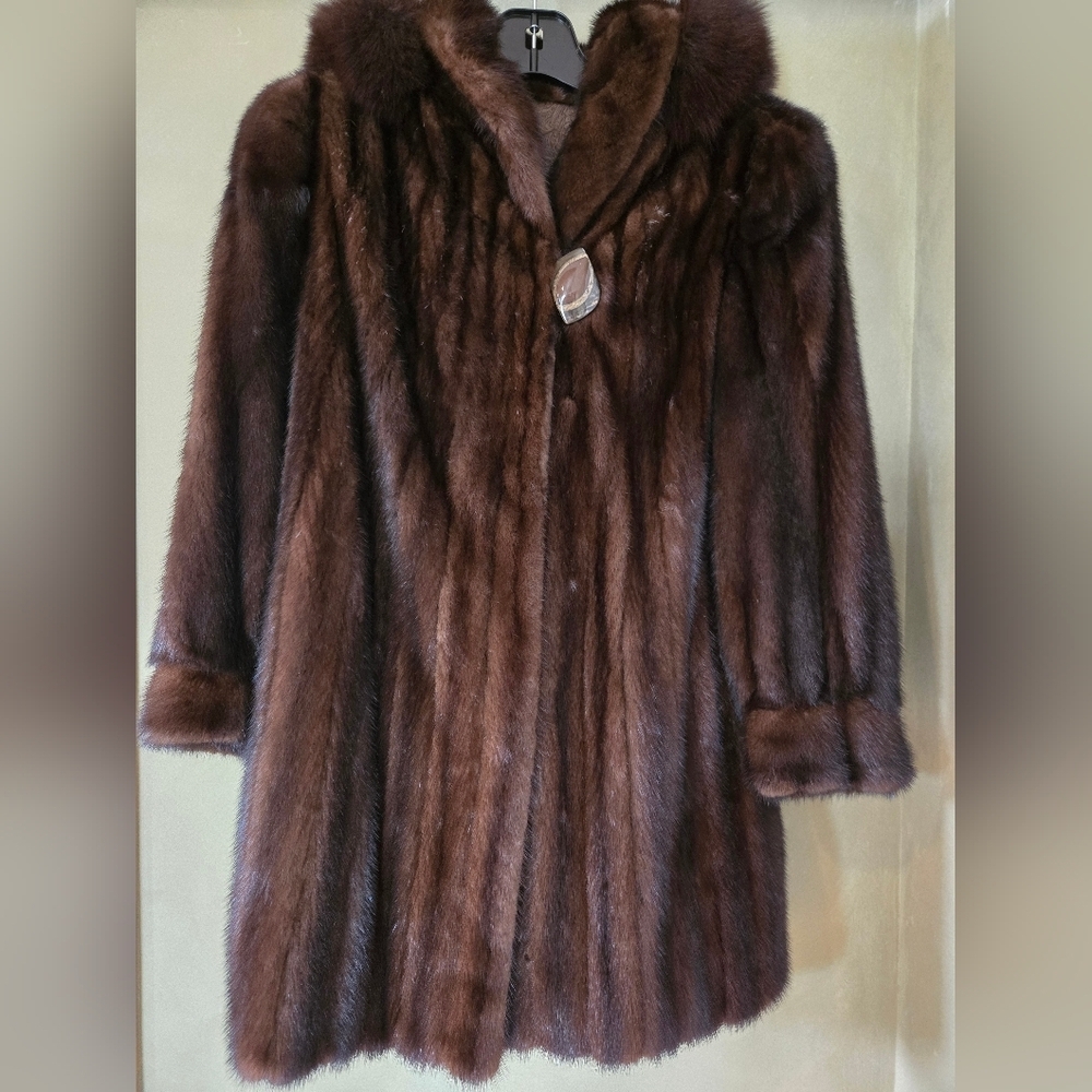 Vintage Female Mink Fur Coat – Luxury Piece, Exceptional Quality, Ptp 21'' - Picture 4 of 16